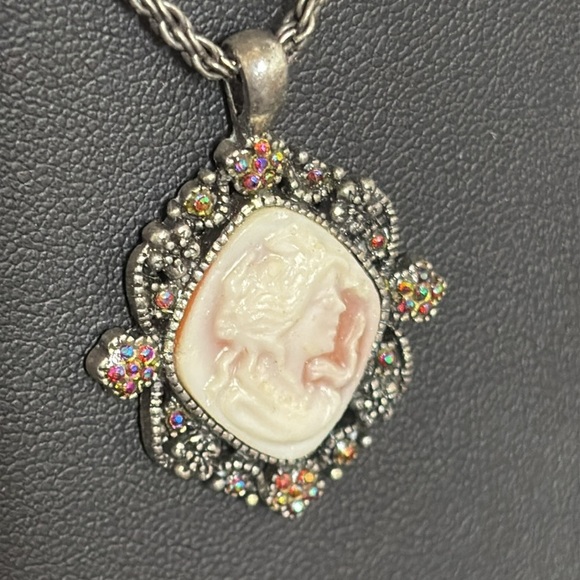 Cameo Necklace Earrings Jewelry Set​ - Picture 8 of 11